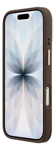 Funda Para iPhone 17 Normal Guess Triangle Stand Con Magsafe Café